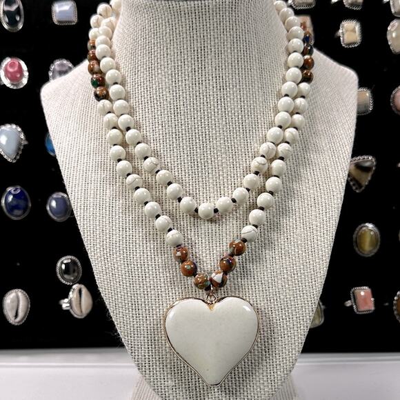 Howlite beaded white heart necklace hand knotted approximately 30” - Picture 5 of 5